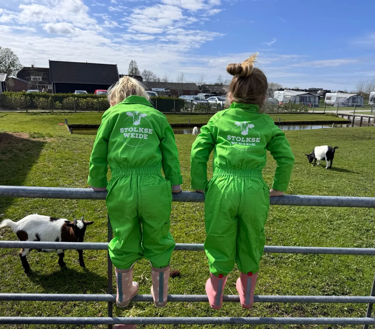 Huur een kinderoverall-image