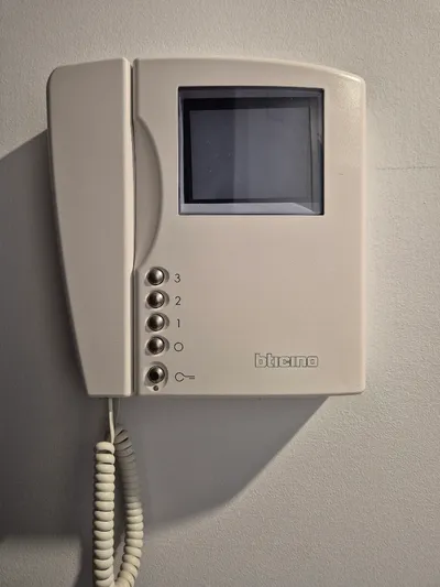 De telefoon naast de deur-image