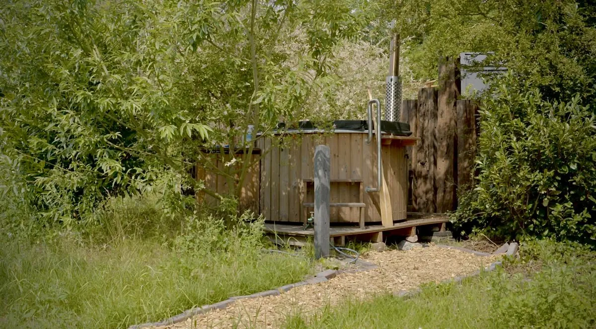                          Reserveer de Welvaere hottub op Slowville-image
