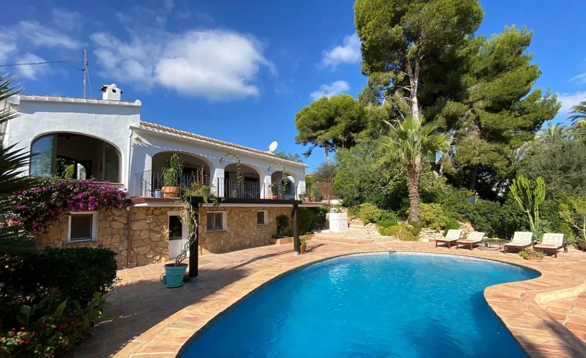 Tuin- en zwembadman-image