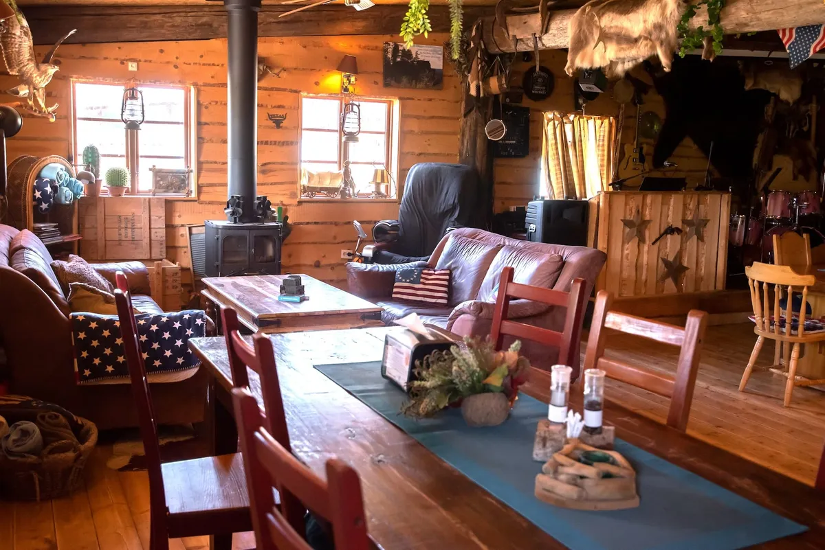 Saloon-image