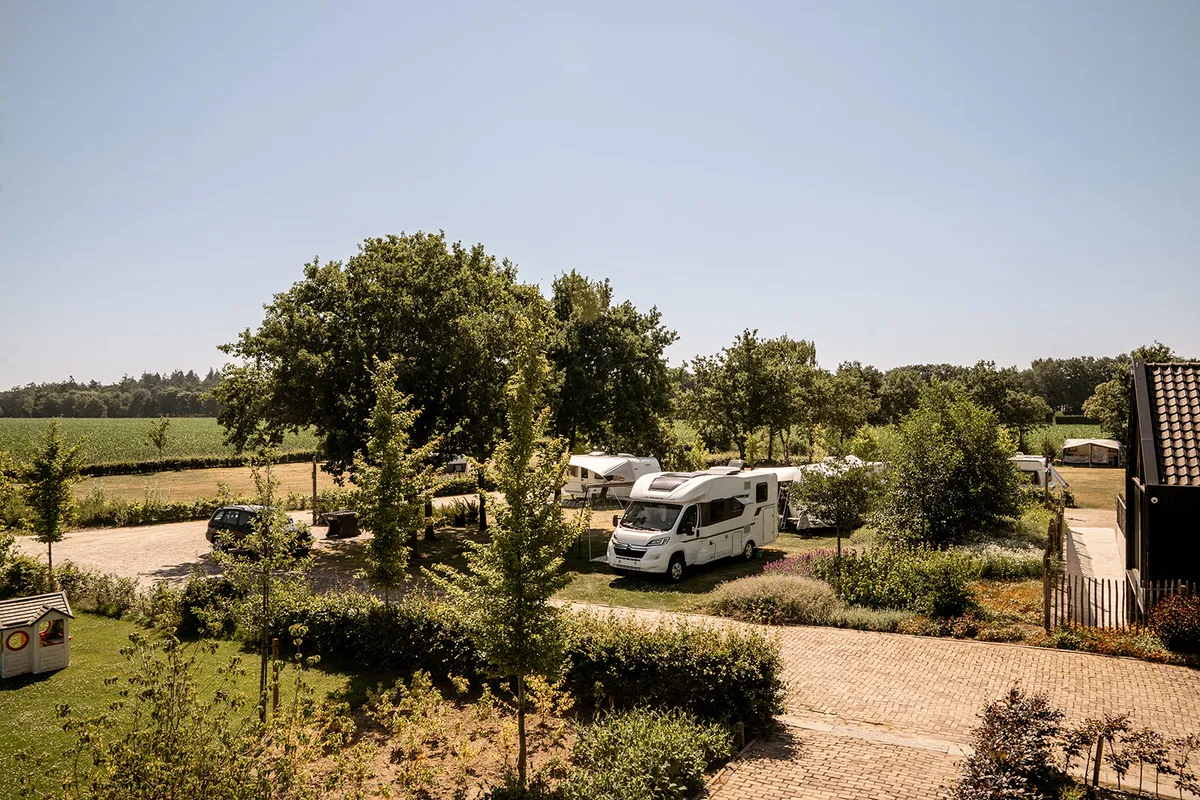 Aankomst en vertrek camping-image