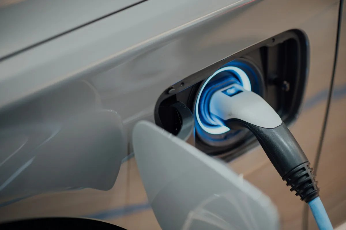 Opladen elektrische auto-image