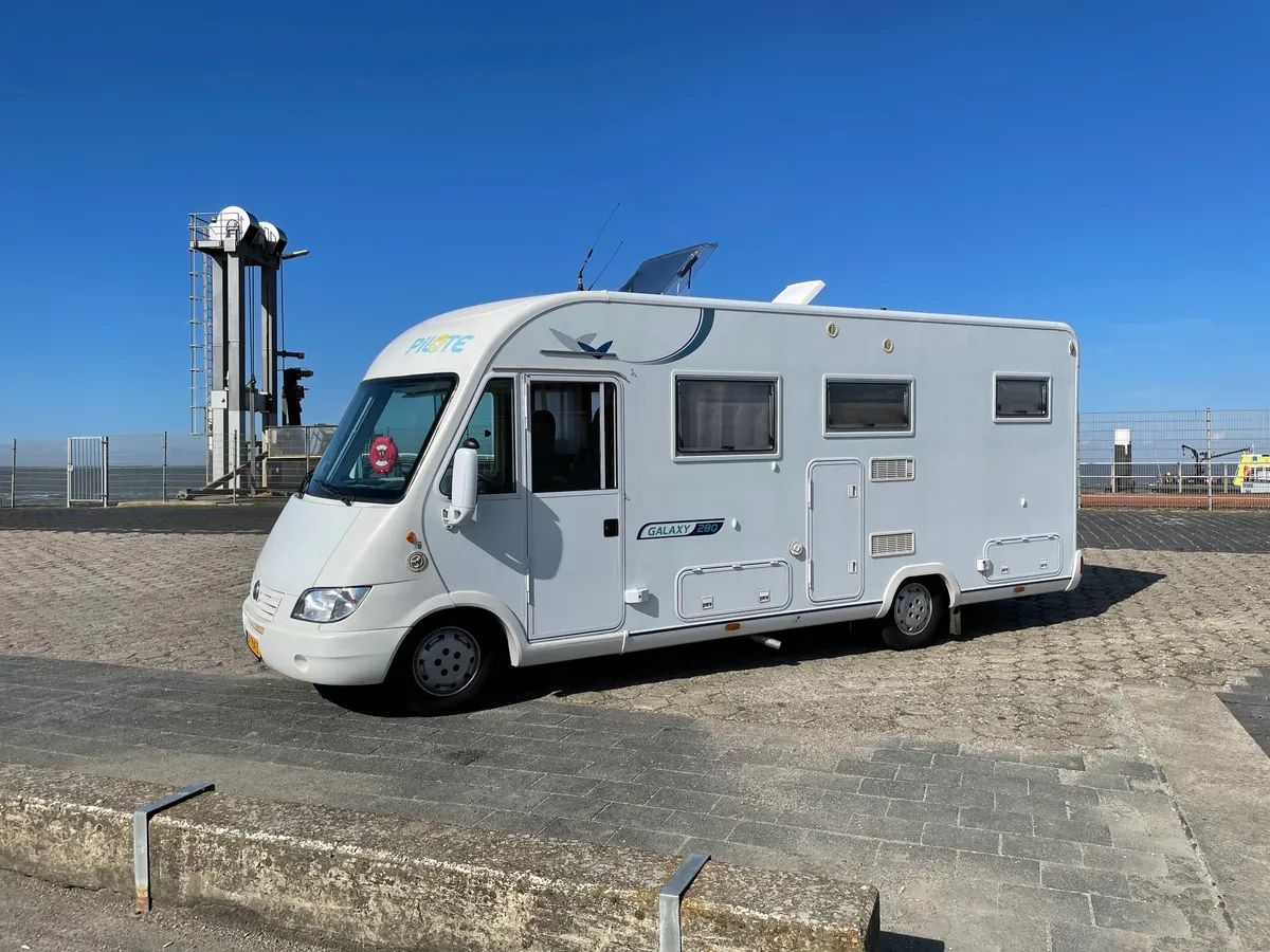 Camperdealers en onderhoud-image