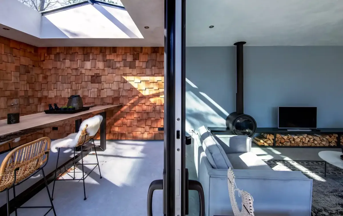 Check in & Check out-image