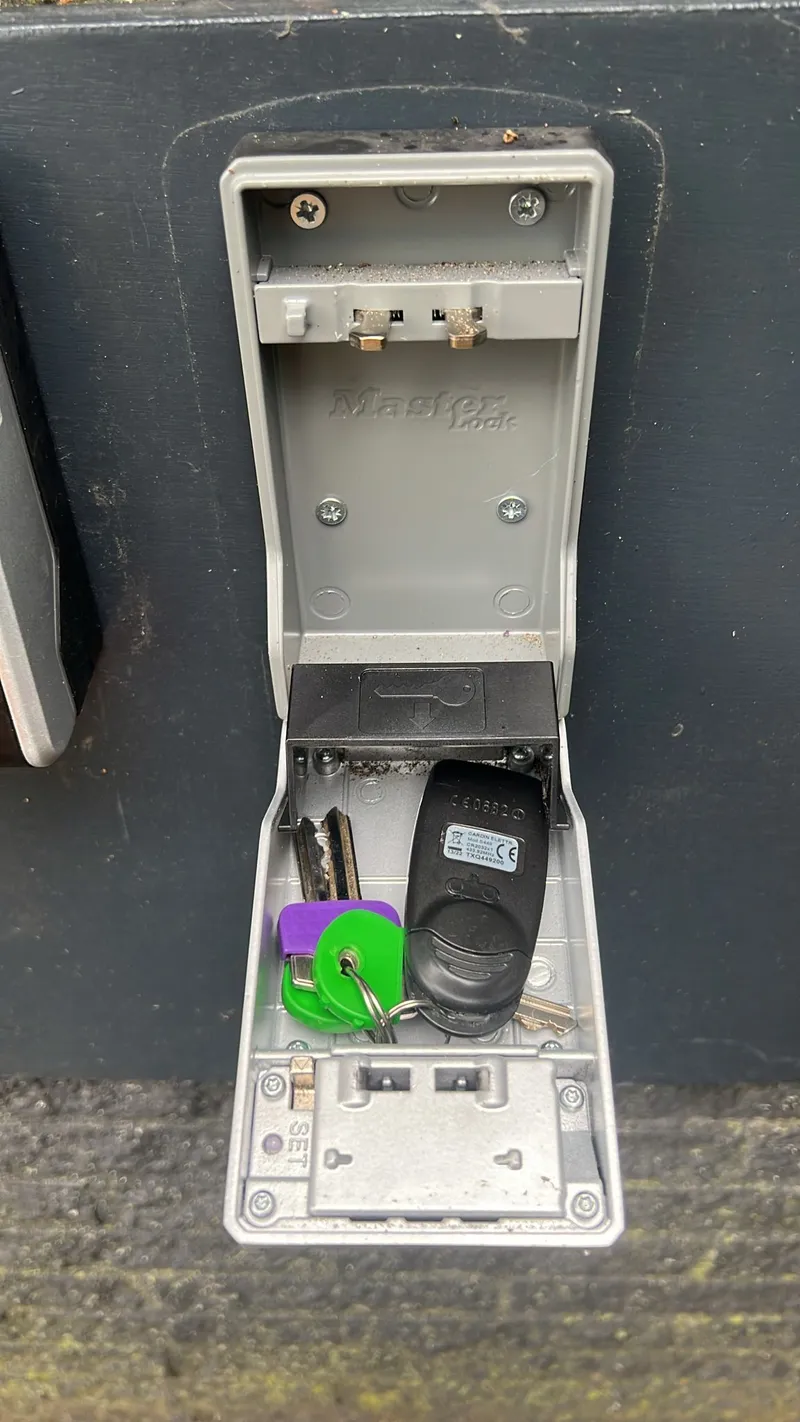 Sleutel en in- en uitchecken-image