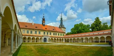 Kasteel Uherčice   45 km-image